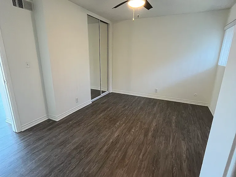Pinetree Anaheim Apartments — Photo 8