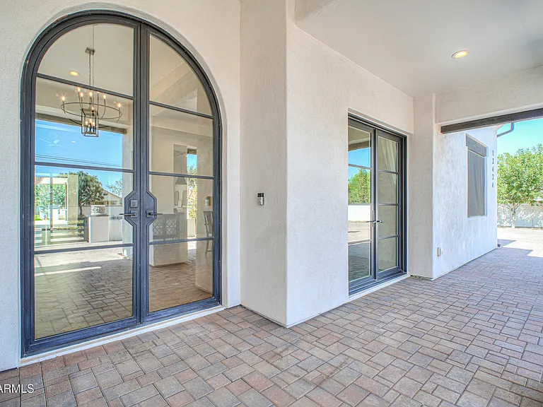 12424 E Victoria St — Photo 13