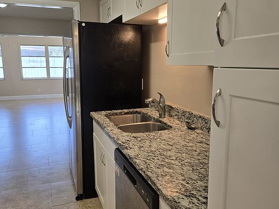 3rd image of 2127 Fairlane Dr