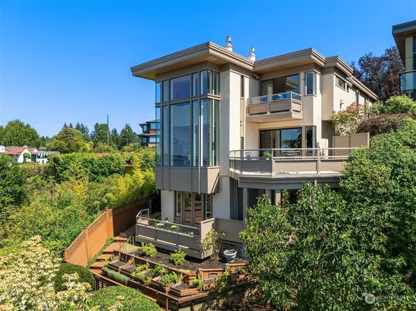 9553 31st Avenue NW, Seattle, WA 98117