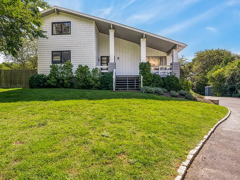 155 S Fairview Ave — Photo 3