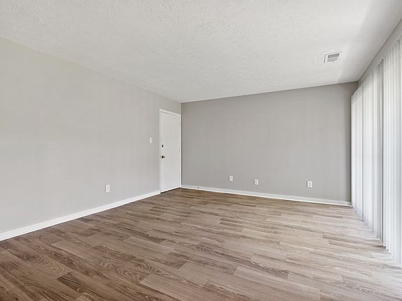 5th image of 100 Lakeshore Dr APT 2-061