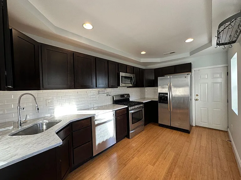 305 S Ann St — Photo 7