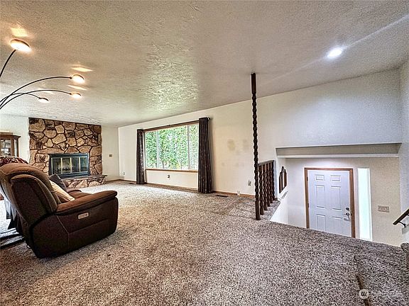 4th image of 130 Hillcrest Avenue