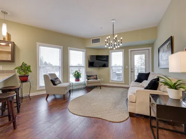 10126 144th St NW #405, Edmonton, AB T5N 2T7