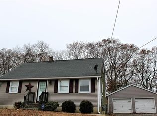 21 Texas Dr, Oakdale, CT 06370