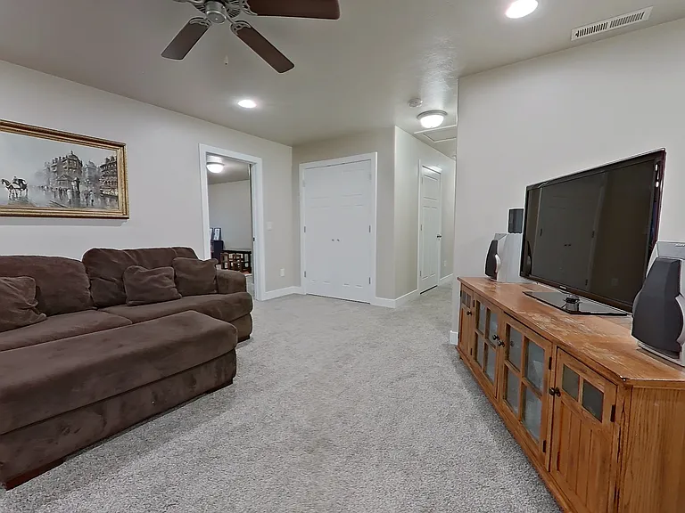 1162 Village Dr — Photo 24