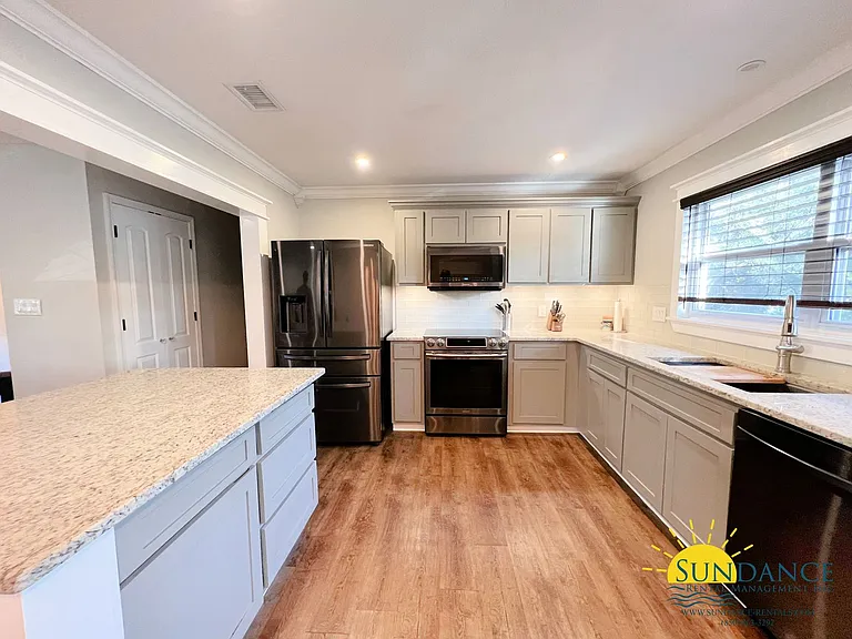 132 Sotir St NW — Photo 5