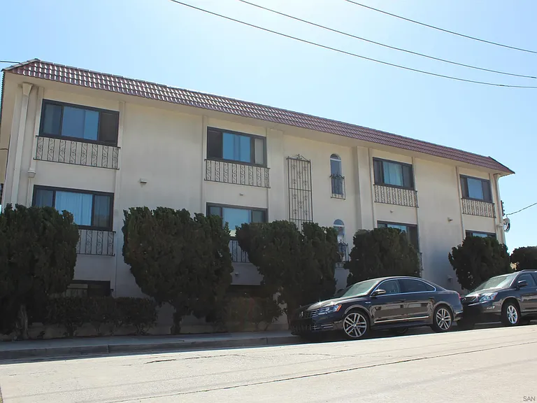 811 W Nutmeg St #102 — Photo 37