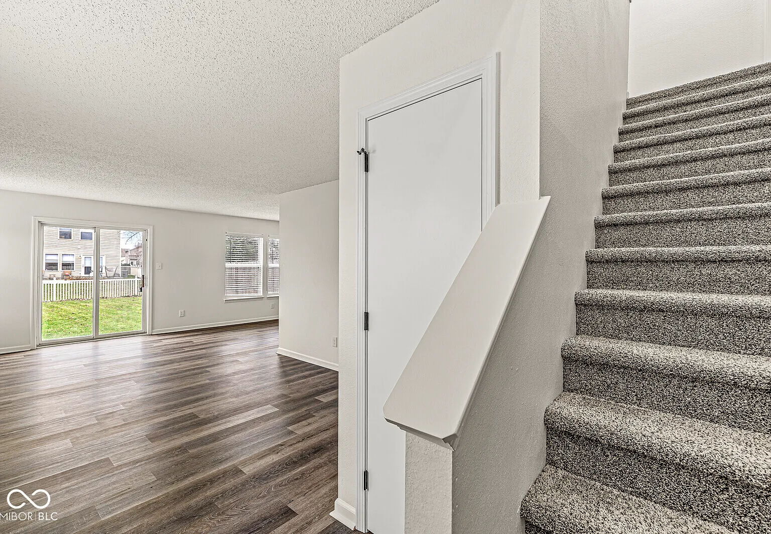 3 bed, 2.5 bath, 1865 sqft, $2,100 — Photo 2