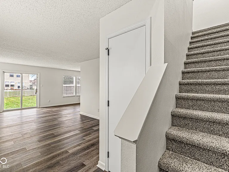 1316 Freemont Ln — Photo 2