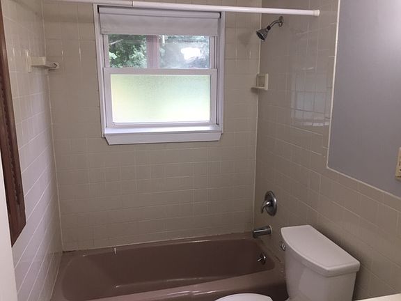 5th image of 125 Royal Dane Ln APT 13