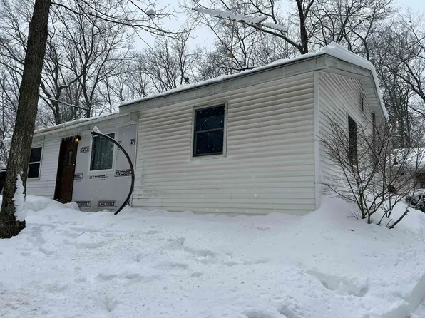 1045 James St, Harrison, MI 48625