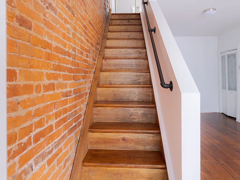 421 E Flora St — Photo 10
