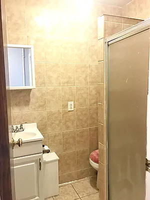 Rented by Amorelli Realty | media 13