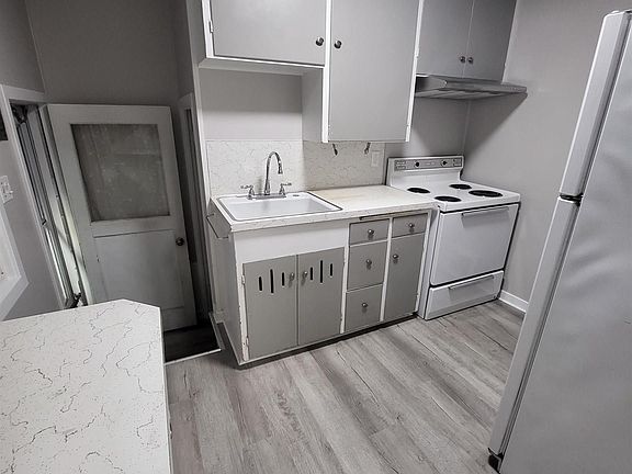 4th image of 400/402 Barth Ave