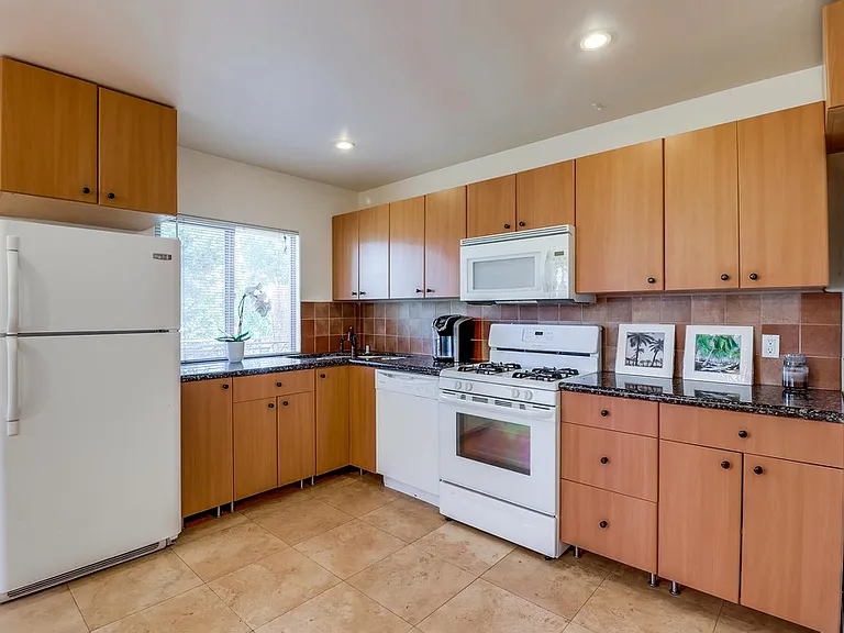 1859 1/2 Grand Ave #1 — Photo 2