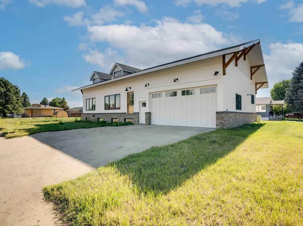 310 S 8th Ave E, Malta, MT 59538