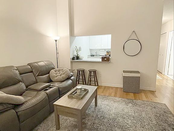 3rd image of 99 John St APT 215