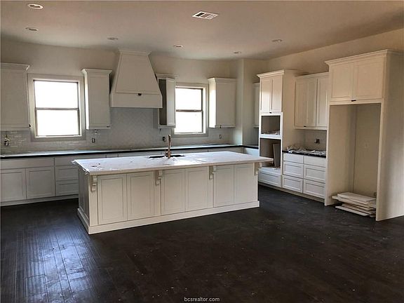 2nd image of 3916 Austins Estates Dr