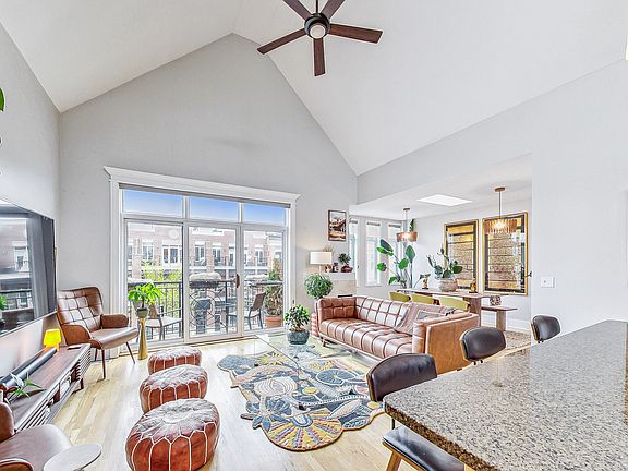 3rd image of 2151 W Roscoe St Unit 3w