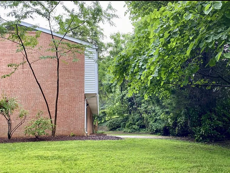 1040 Warbler Pl — Photo 20