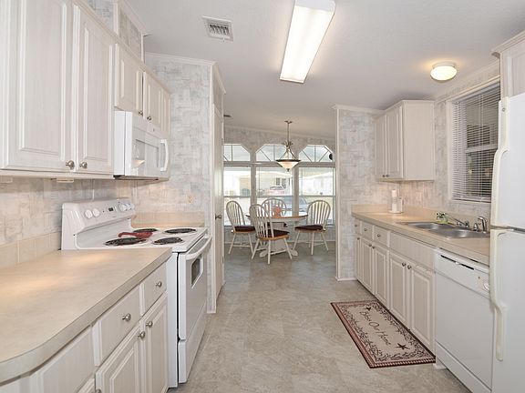 2nd image of 831 Sapodilla Dr