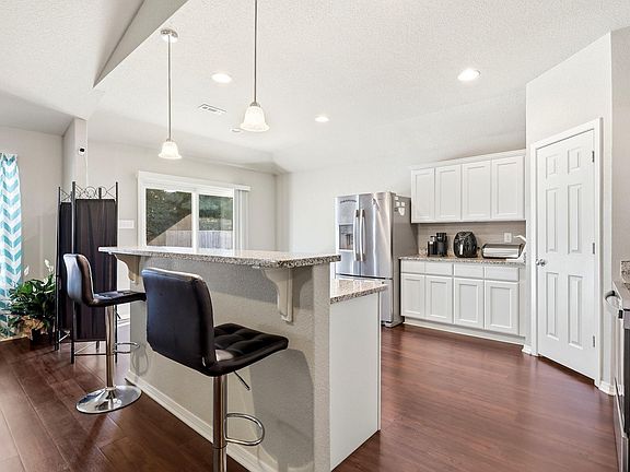 5th image of 1089 Meadows Edge Dr