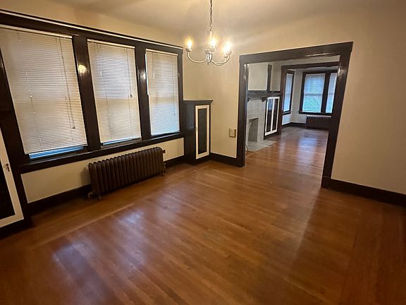 4th image of 2975 Glenmore Ave Floor 1