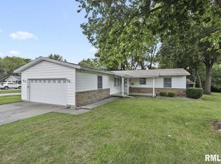 718 W North St, Girard, IL 62640