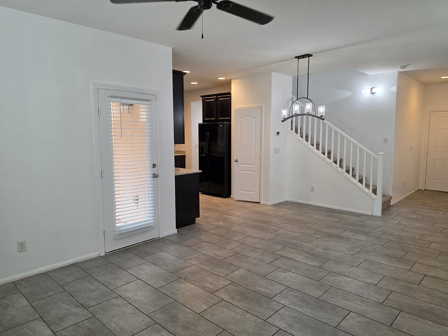 3 bed, 2.5 bath, 1520 sqft, $2,050 — Photo 2