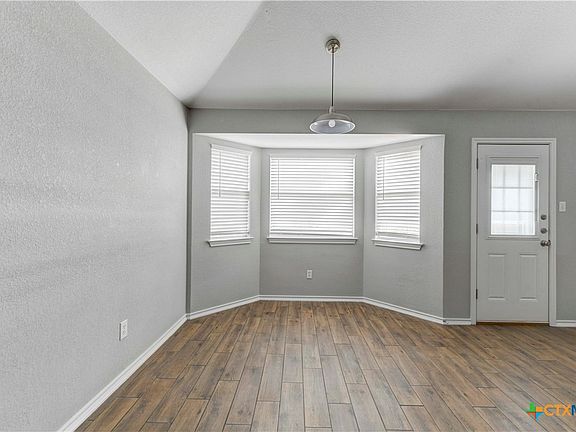 4th image of 1908 Stratford Dr