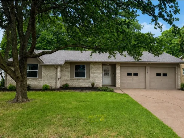 1221 Greenway Dr, Mesquite, TX 75149