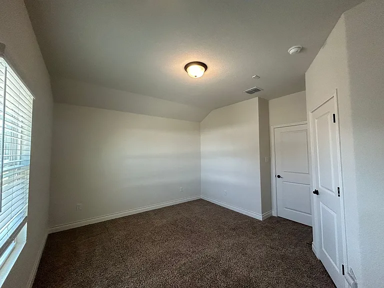 320 Untermaier St — Photo 17
