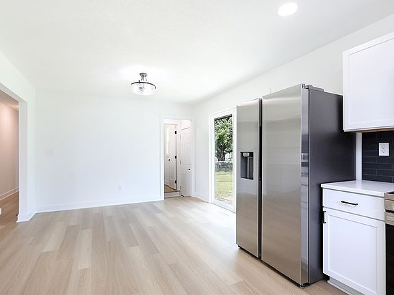 2nd image of 709 Roosevelt St