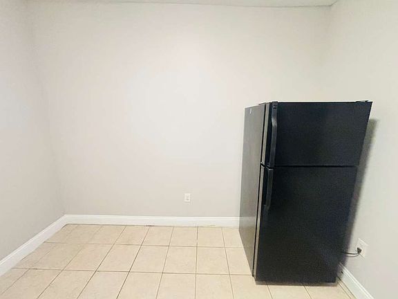 4th image of 384 Baldwin Ave #20E