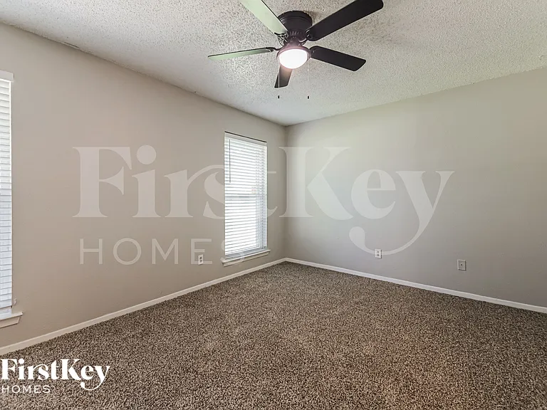 1309 Monterrey Dr — Photo 12