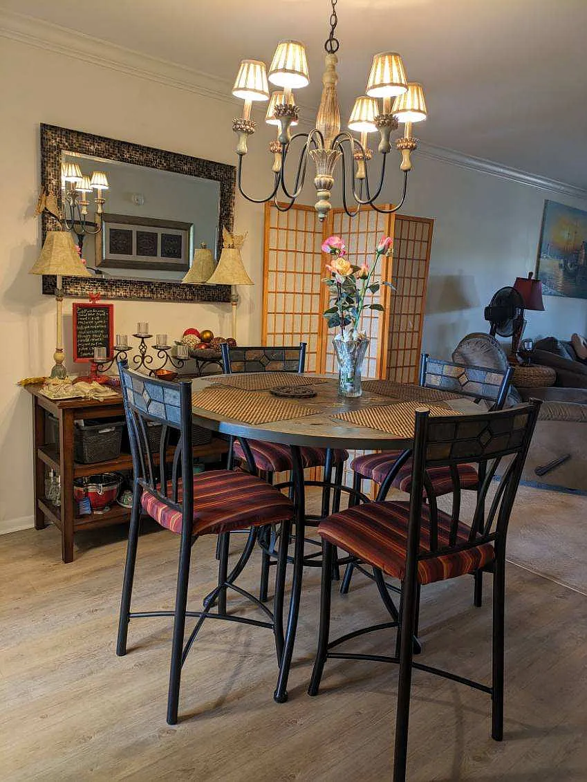 2 bed, 912 sqft, $1,650 — Photo 1