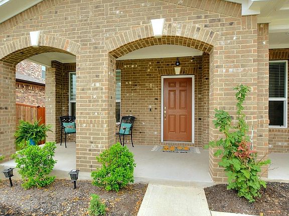 3rd image of 1013 Plano Ln