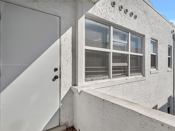 3rd image of 402 NW 12th Ave APT 210