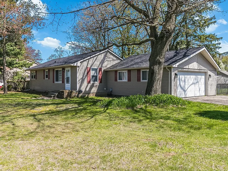 35099 Donnelly St — Photo 2