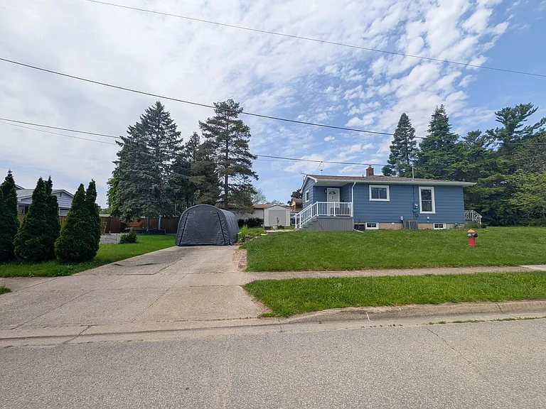 6332 Sherwood Rd — Photo 26