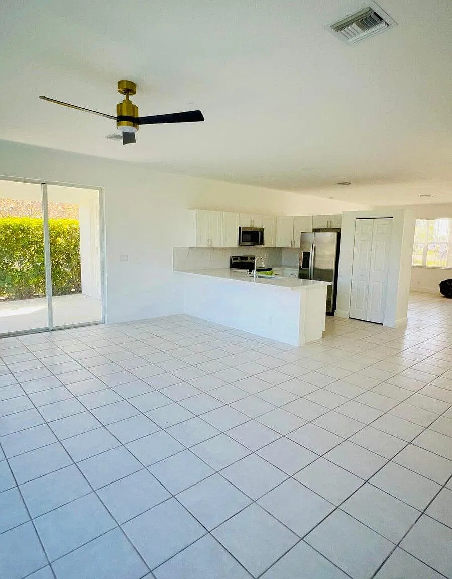 3 bed, 2.0 bath, 1855 sqft, $3,650 — Photo 3