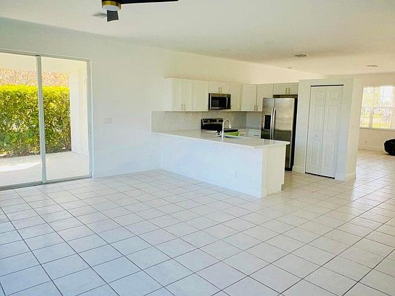 3rd image of 1196 Hatteras Cir