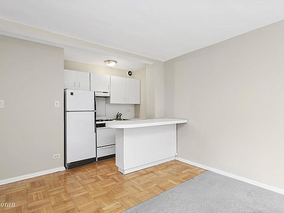 3rd image of 1329 2nd Ave #8R