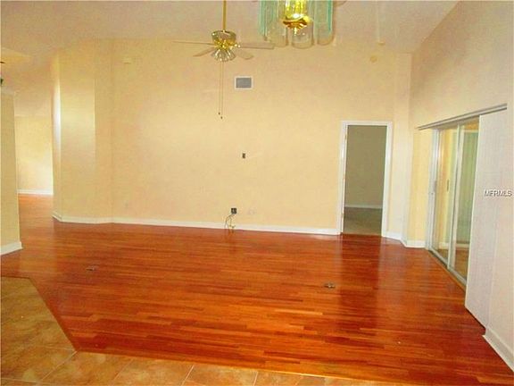 4th image of 33211 Lake Bend Cir