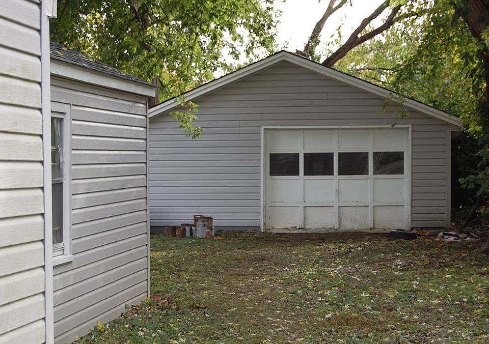 2nd image of 131 Circle Dr