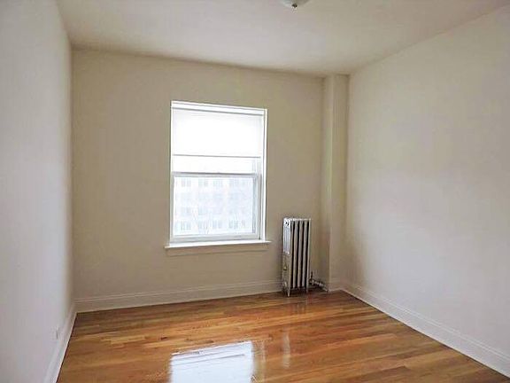 5th image of 5900 N Kenmore Ave