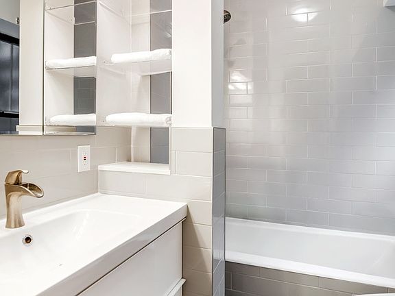 5th image of 237 Eldridge St APT 3