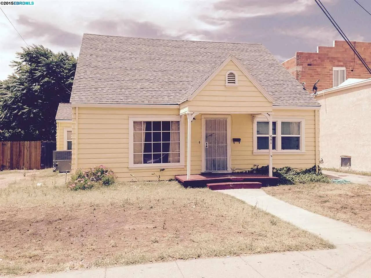 541 1st St photo 1